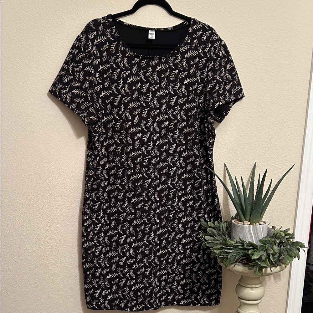Old Navy Black and Cream Leaf Print Mini Dress